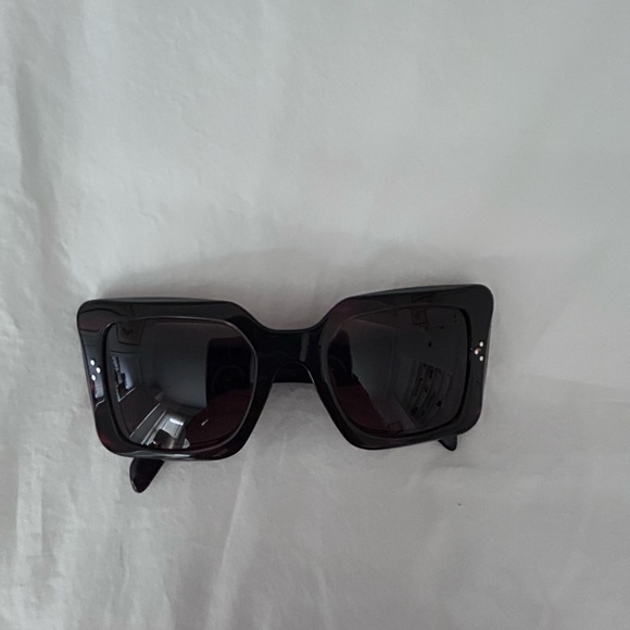 Celine Paris Havana Tortoise Sunglasses 
CL40156U CL 40156U 56E 54-22- - Picture 2 of 5